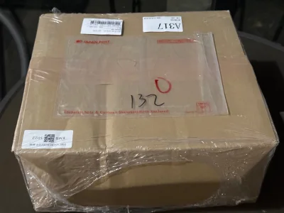       趁煤炉93折活动买的第三批4个动力服，三个全新一个已拆，价格还算美丽，加上运费和关税平均433块一盒，单个看有高有低，平均下来比国内淘略便宜大约十几二十块。胜在能一次收到4盒，省心一点儿。
      一如既往的简单快捷，一周到手，包装完美，品相如述。