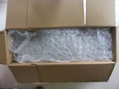 这次要给挖煤姬的包装点赞了。买了几幅B2海报，用长条型的盒子分别包装，东西不多，但是包装得体，避免了折叠和挤压的情况，其他寄件的也安然无恙，到货的时间也比之前提早了几天。