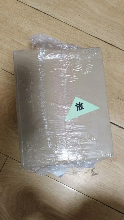 这次买的佳能CCD相机，包装非常好，物流也很迅速，顺利的收到了，非常漂亮的相机，拍照超级好看，不敢相信06的相机到现在功能依旧完好，真是太棒了，感谢挖煤姬！