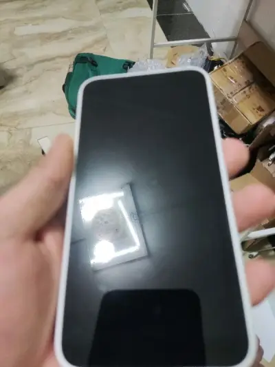 移动WiFi的外观设计简洁大方，便于携带。它的信号覆盖范围广，能够满足多人同时使用的需求。此外，它的网速稳定，传输速度也很快，能够满足用户在不同场景下的需求。而且，它操作简单，设置方便，即使是对网络技术不太了解的用户也能够轻松上手。总的来说，三星移动WiFi是一款性...