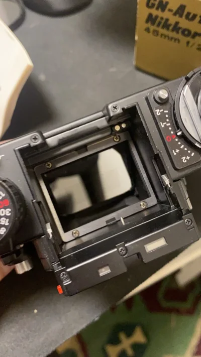  发货快，商品好，购物体验非常好、卖家发货很快大概2天就到仓库了相机符合卖家描述，基本没啥瑕疵，成色很好 过海关的时候畅通无阻，没有被税，很快就到我手上了。根本就不像网上说的那么困难。所有费用加起来都比在国内购买便宜很多！