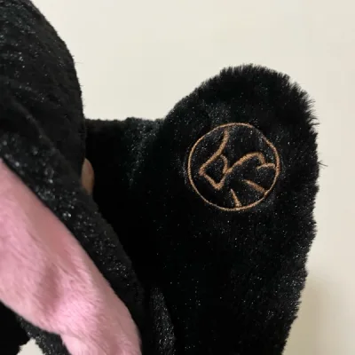 这只黑色的大兔兔超级软糯！状态也非常好～很高兴可以买到这么好的商品！希望以后也能收到更多很棒的宝贝！喜欢喜欢