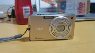 商品非常好，一切都和商家描述的一样。
看起来很新很漂亮。功能齐全且正常使用。
配件也齐全。运输过程中没有任何损坏。
总之是一次非常愉快的购物体验!!喜欢?