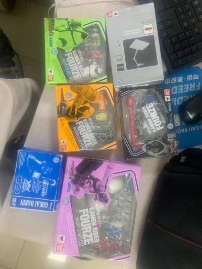 一次性买到了假面骑士四仔的全部配件包，还是以一种很良心的价钱，最最主要的还是龙骑的那个地台，国内这个地台的价钱真的有点让人望而却步了。