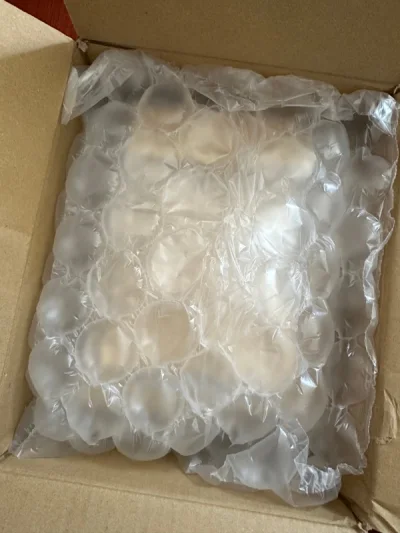 期待已久的包裹终于到啦～这次物流很快 合单审核通过以后日本发货两天就到上海了 真是太惊喜了 不过在海关卡了几天 好事多磨 终归是稳稳妥妥地到手了 包装一如既往的安心 没有运损的 已经开始期待下一次优惠活动了～把喜欢的全收入囊中hhh