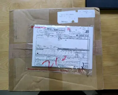 照旧走的海运，发出到收到半个多月，正常速度，买了那么多单，第一次被开箱查验，好在没被税?。nat king Cole的是东芝首版黑三角，比较少见了，Oscar Peterson的mini lp是金碟，还有套杰克逊的双碟金碟，里面还有精美画册，收藏不错。Keith J...