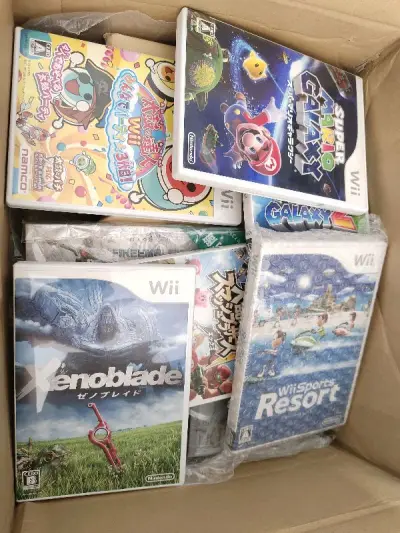     终于收到了挖煤姬的第一单，主要买了一些中古游戏软件和攻略书，其实价格未必挑的是便宜的，主要刚开始用的是看到啥就都想要，忍不住剁手,哈哈
     说下运输，选的是航空件，整体大概是三周到手，而且幸运没有被稅，希望后面在路上的件快点到哈。