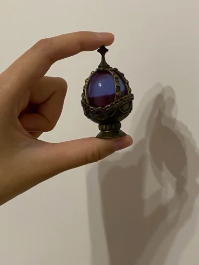 刚收到的灵魂宝石！绝美，感谢！！好开心能收到这么好看的焰，颜色很透，已经放起来了，我爱小焰啊啊！！！欣赏哈哈哈，顺带试了一下mayla的鞋