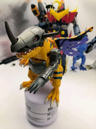 今天收到数码宝贝模型玩具暴龙兽变形玩具，太一的好伙伴，勇气的代言人，童年的守护者，太帅了有木有，以变形替代进化，设计理念也很棒，简直6到起飞，很棒的购买体验