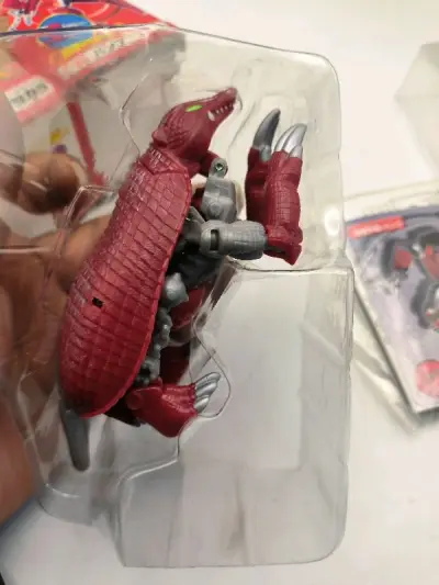 今天收到超能勇士模型玩具，红兽，穿山甲勇士，这只可以说是隐居的博派科学家，智商一直在线，本体也是很棒的一键变形设计，物流运输也很赞，挖煤姬yyds