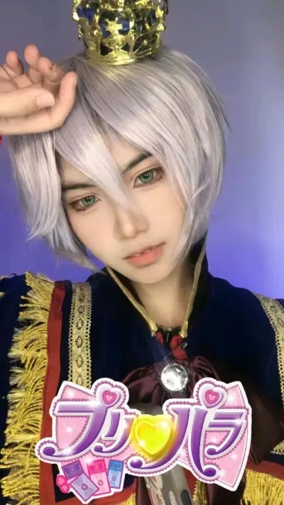 谢谢出物，很华丽的一套衣服!假发我自己重新简单修理了一下，我真的哭死了真的巨便宜啊……就是运费贵的还被税了??瑕疵也在我能接受范围内等我缝好后就去漫展??