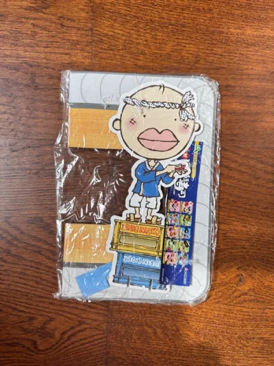 回转寿司，有个可爱的小老头在旋转台前7售卖的样子。这次也是用的竹蜻蜓，大概10天左右就到手里了，绝版会有点发霉的味道所以放在自己的收纳盒里通风会比较好点~