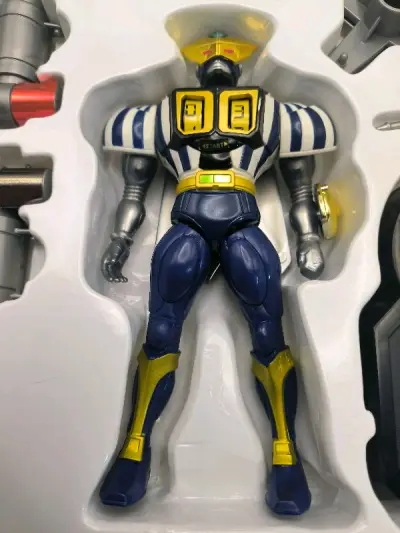 今天收到铁甲小宝模型玩具限定蜻蜓队长，哈哈，找了好久终于找到了，太帅了，变身之前的蓝色蜻蜓队长，这才是王道，很棒的购买体验666