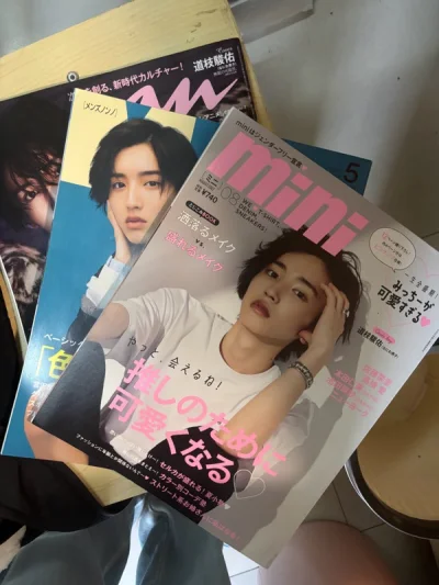 拿到烧普啦！
我苦等了许久的烧普！
我的道枝骏佑圣诞烧和平野紫耀魔法摸摸烧！
你知道我等这一刻等了多久么！！！
竹蜻蜓专线一如既往的给力，后期的邮费差价还给我退回来了。
两千克的包裹居然只收了我几十块！非常感人！
我担们真的炒鸡好看啊www