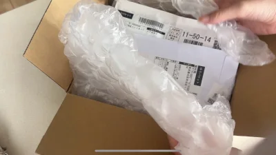 这次切了一份好价机械师杯垫和一套鹰眼古早吧唧，状态都很不错。只能说挖煤姬对小食量真的很友好，运费与平时在国内买东西相比差不多，快递也是申请发货后不到三周就到货了，即使没有选择加固包装也包了层厚泡沫袋。期待第三个快递到货?