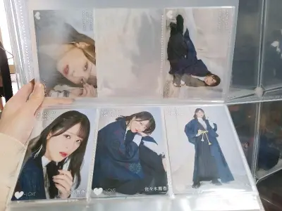 这次买了生写和小卡 还有明信片和立牌 本次挖煤姬的速度依旧很快 从发货到我收货 不到一周就完成了 打包也不错 好耶