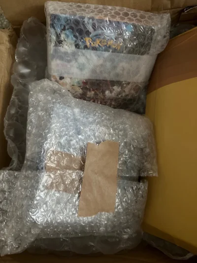 这两盒发售的时候，国内的价格飙高，日本本土也好难抢到（毕竟有奇树）。价格合适就买来，反正是佛系开盒+收藏。正好等待很久的漫画发售新卷，怀着忐忑的心情等待?。结果不出意外被税了（我们这里不被税的几率太小了），嘛，也没关系，开箱看到喜欢的东西的那种快乐是无可比拟的～这次...