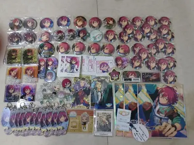 这批就是昨天刚拆的，累的想死但是看到很多我推很幸福呵呵（不包括花伴等我懒得写了嘤）
这个扑克傻得我好崩溃，，想快点拿到拼团的
ss8太伟大了可惜就是太贵了还想再吃
这个三丽鸥小立牌真的很可爱!宝宝你是一只圆头圆脑小企鹅虽然人家联动的是乌鸦我不管
其中还有一些ngs相...