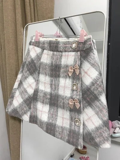 今天刚收到新的包裹，走的是ems一周内就收到的，很幸运的也没有被税！切到了很久就想买的古早款lizlisa真是好开心，合单的包裹也是四角尖尖泡沫纸都有，超安心，坐等下一箱寄过来