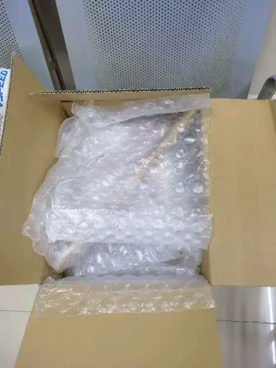 RT，挖煤姬的包装一如既往地严实，东西无损。不过这一单终究还是中枪了，交了小两百的税????
还有一点就是大家海淘的时候一定要注意商品的标题和描述。我本来想着搜刮一份菈米一周年的亲签set，结果开箱的时候只有亲签明信片。然后我去重新看商品描述的时候才发现是我自己会错...