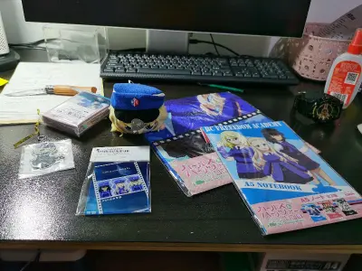 这次帮朋友买了周边，光是价格就让一直在国内吃谷的朋友赞不绝口(ﾟOﾟ)运费也不贵，完全可以放心买
朋友拿到东西高兴坏了 巴不得天天带着（）直呼自己也要下个挖煤姬自己淘