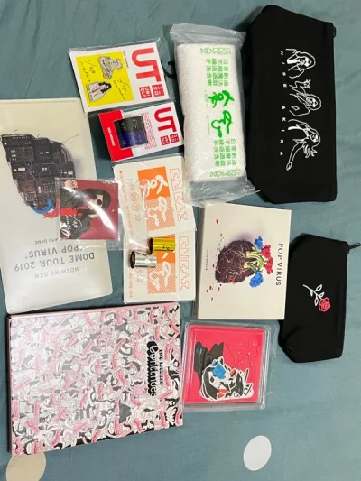 买了源桑演唱会周边和两张碟！！！来的很快！！！樱花妹包装的也很精致！！很喜欢这次的包裹！这次也用的ems运费也比较合适！！下次继续！！