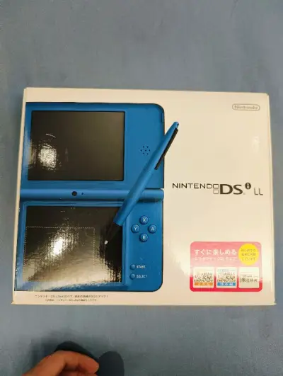 话不多说，看图！卖家超级好还送了六张卡带，而且说大笔从来没用过哈哈，那我就成为它的第一个主人吧！粉色的ndsl也让人满意，爽歪歪