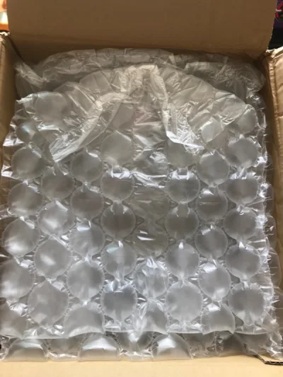       这次淘了三个变形金刚玩具，一个是真人电影第一部的救护车，还有电影第三部出品的运输机，最后一个是电影工作室系列的独立电影大黄蜂里面的直升机反弹球。 