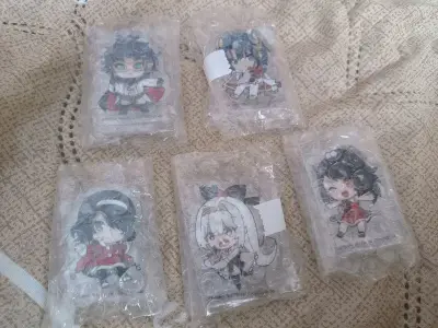 这次主要是白夜极光的圣诞麻将还有大元帅和水刀的q吧唧，以及恶魔幸存者2的三张海报。品相都很不错，非常完美，哈哈