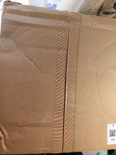 这次用的是ems，最近合单时间还是蛮长的，但物流一开始就很快啦。这次切到了喜欢的立牌和交响乐文件夹，下次还会继续使用挖煤姬