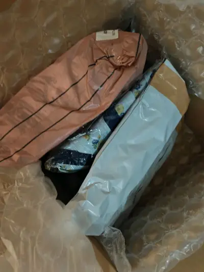 之前发了个船运被税了，所以后面还是妥妥走小包吧。不想被薅羊毛了，本来买几件衣服都是超级便宜的价格，还要加个税就不划算了…命苦！