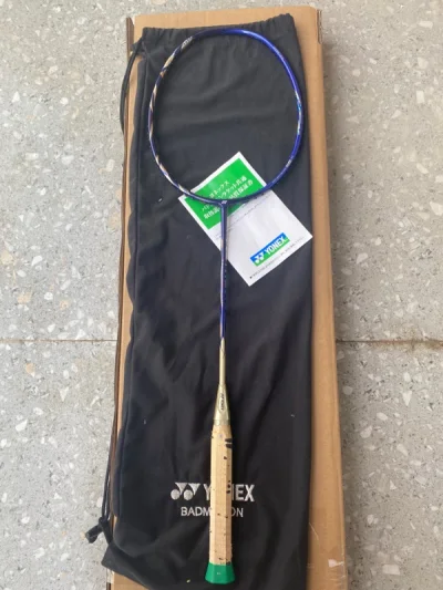 最近才上手这个拍子，没打两场 还没适应。目前
拉26磅80p线， 手感还可以，但是还不适应没法
发挥出拍子的全部实力，毕竟才一个多月的专业训
练，从小白开始。之前一直打88dp 这个偏重一点
，中杆也硬一些 上手难度有，但是不大。很好打
的一把拍子，杀球比较舒服。