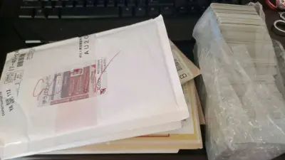 这次合了16单，东西比较杂，到手后检查没有少，包裹包装很不错，商品也没有损坏，ems还是比较快的，最后也是顺利过关。