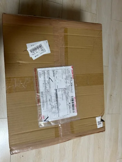 第四次用挖煤姬，因为前几次的安全下车，这次也十分放心。
依旧是海运EMS，前后历时1个月的时间，缴完税安全过关，到手之后发现箱子有个角小压，稍微有点担心。不过开箱之后发现里面东西完好无损，包裹的很好。
东西成色依旧很新，而且有的外面还包了一层纸，日淘手办真的可以