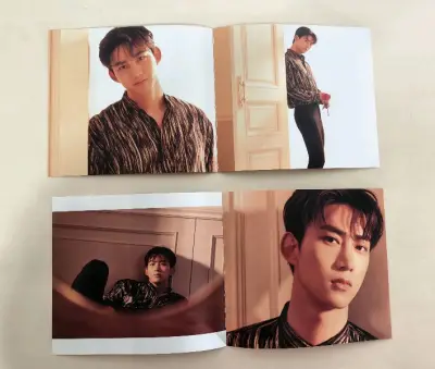 玉猫的周边，真的都太好看啦。彩页，扇子，照片，徽章都好看。入手不亏~#2PM#玉泽演#张祐荣#尼坤#李俊昊# jun.k#黄灿盛