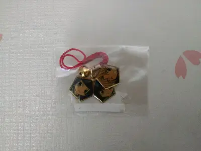 依旧是走竹蜻蜓，没额外加固，但体验还是不错。小挂链可爱飞了，带的铃铛会发出好听的声音。铁板挂件美貌且好价。