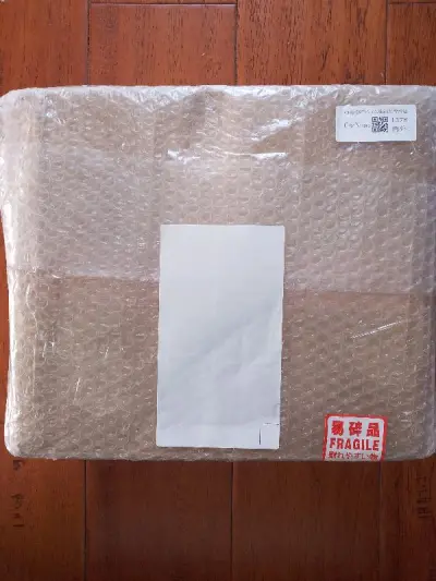 海淘的惊喜哈哈～买到了带限定画册的首发CD！还有带特典纸盒的！日本卖家还写了小纸条～
国内很少甚至昂贵的东西其实大部分在日本还挺白菜的～快递也能接受，打包的很严实。划下来还是很划算的～
竹蜻蜓包清关很方便～强烈安利挖煤姬，真的特好用哈哈～相比我的海运包裹竹蜻蜓真的方...