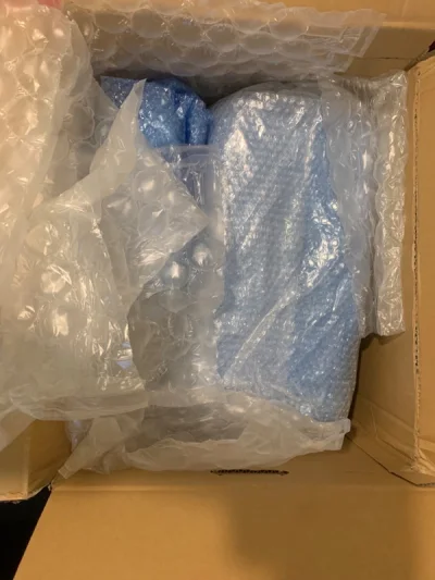 走海运20天就收到，第一单空运还要了25天，交税了，还好，成色很好很干净，遥控器也很新，以我的标准有95新以上，CD、AMD、BMD播放没问题，读碟很快，录音还没试。不过这价格加运费关税，也还是值啦。谢谢卖家，感谢挖煤姬！