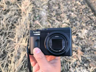 相机很好玩，可玩性很大。准备带去到伍佰的演唱会，日版可以设置中文。但最近物流特别慢，下单到收到货，海运经历了20多天。