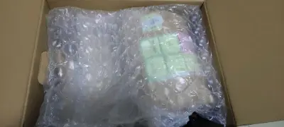 连着收到两个海淘包裹，超级开心！还是一如既往的舒适体验，包装很好，加固了泡泡纸防撞，大包小包的包裹也都很好没有压缩，娃娃也没有损坏，超级喜欢啊！值得一夸的是这次的物流很快，海淘还得是用挖煤姬！