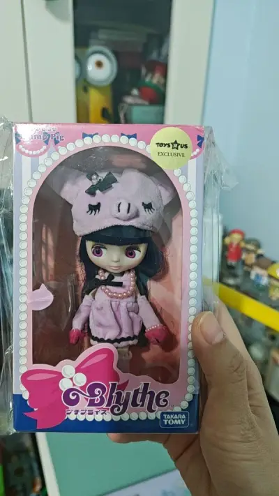 终于收到了一直想要的反斗城小猪，这只真的太难找了！！！还有安琪莉可的挂件，真的是国内找了好多年都没找到，现在都圆梦了！！感谢挖煤姬，会一直挖挖挖！