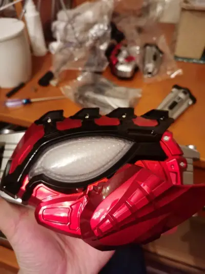 这次购买了csm系列的腰带，仁叔战损版与千翼腰带，父子局啊，还买了一些DX道具，成色都非常好，非常新。