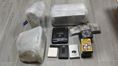 上周日下午收到的，周一才开箱查看。很便宜淘的c7nt带一对音箱跟遥控器，不过运输途中有些磕碰，功能测试正常；磁带机106、607跟cd机不好使、胜利的md还行；昭和时代演歌伴奏磁带挺不错，这两天正在听；prism金碟跟tdk md-xg64碟成色都不错。总体不错，下...