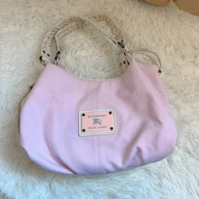 这一次收到的包包太满意了，每一个都很好看也很喜欢!成色非常好而且价格也很便宜!太棒啦!还有许多包包在途，希望也跟这次一样让人满意!物流快而且包装非常好，很喜欢