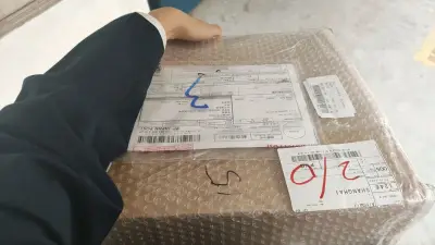 为了省国际，和亲友一起拼了些才寄回国，小航空物流很快 但是比较可惜的是，审核的时间有点久以及发送时间不短，各花了一周才通过。不过满意的是保护得很好，虽然箱内没有要求加固但是到手没有什么损伤。下次还是小航空性价比更高一些。