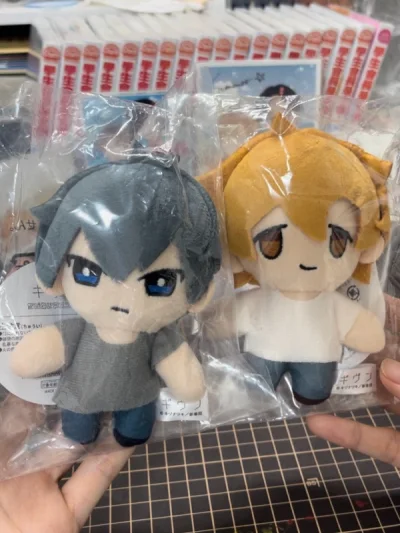 春夏秋冬这四个娃真的丑萌丑萌的～
一开始看到觉得谁要买啊～
结果还是打脸……
柊的透卡好迷你啊～
四个立牌挺可爱的看到就收了～
无法传达给你的特典明信片好好看啊～
喜欢纯爱小情侣！
最近为了省心都寄的竹蜻蜓，非常丝滑顺利～