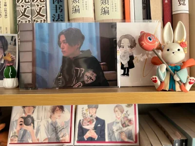 用EMS邮寄的，价格的确高一些，邮寄到北京次次都被税，心疼～但速度真的很快，切到了小八和美彼的限量周边，开心?特别是北野仁老师画的明信片，很少有呢！一切都值得了，虽然是中古但保存的也很好，喜欢?