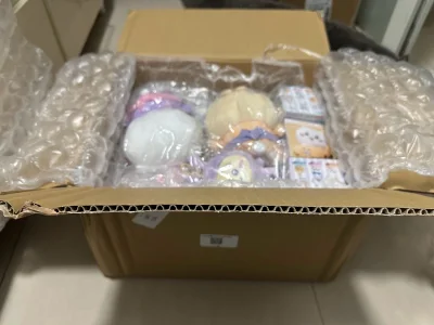 下班后拆开满满的一箱！每一次都被包装震惊到，盒子都没有一点折损痕迹！
这一次选择ems，速度好快啊，而且丝滑般过关，好幸运！好喜欢自己买的东西可以在物流上看到变化动态，期待下一单的体验！
