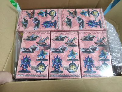 东西不错，卖家包装一般但是意外的是没有损坏，说明挖煤姬物流还是比较稳的，东西是错买的，但是品相真挺好，看过好多盒子都褪色的了，不是盒控够用了