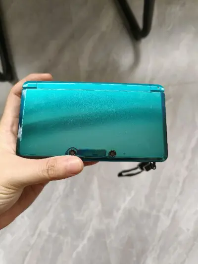 运费贵了点，12天时间收到。几乎看不到划痕。简直完美。好喜欢3DS这个质感。东西保存得很好，简直超乎想象